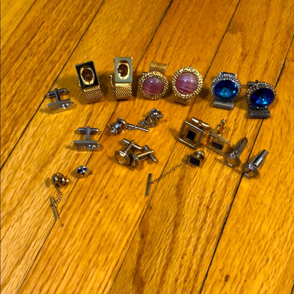 Assorted vintage cuff links